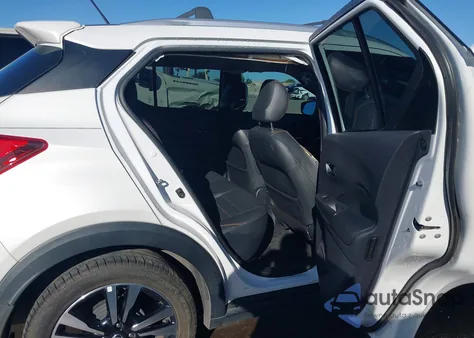 2020 Nissan Kicks Sr Xtronic Cvt z USA, uszkodzony, nr VIN 3N1CP5DV8LL515012